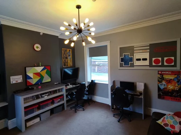 Computer setup in the Kenilworth House games room